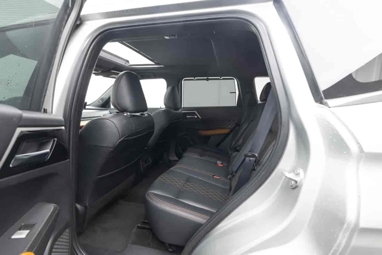 MITSUBISHI Outlander - 8