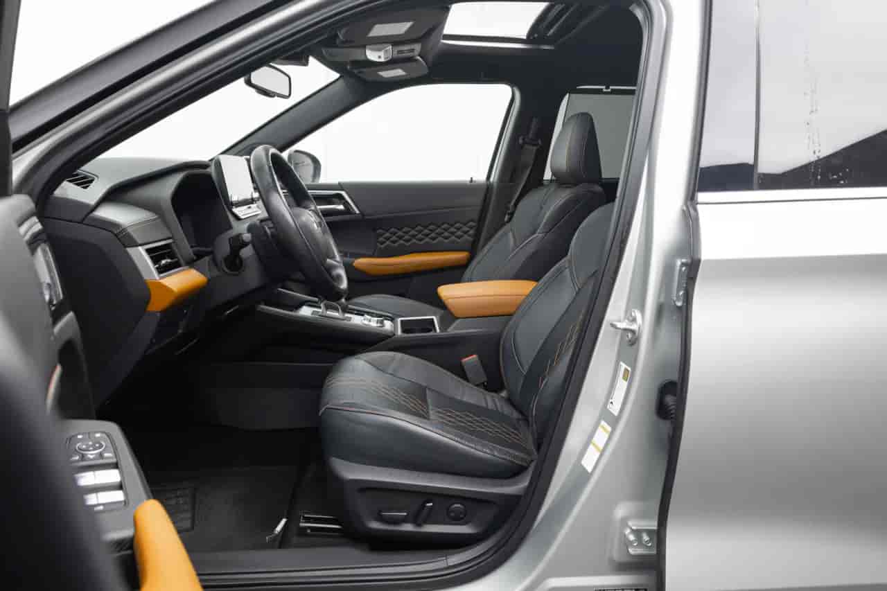 MITSUBISHI Outlander - 10