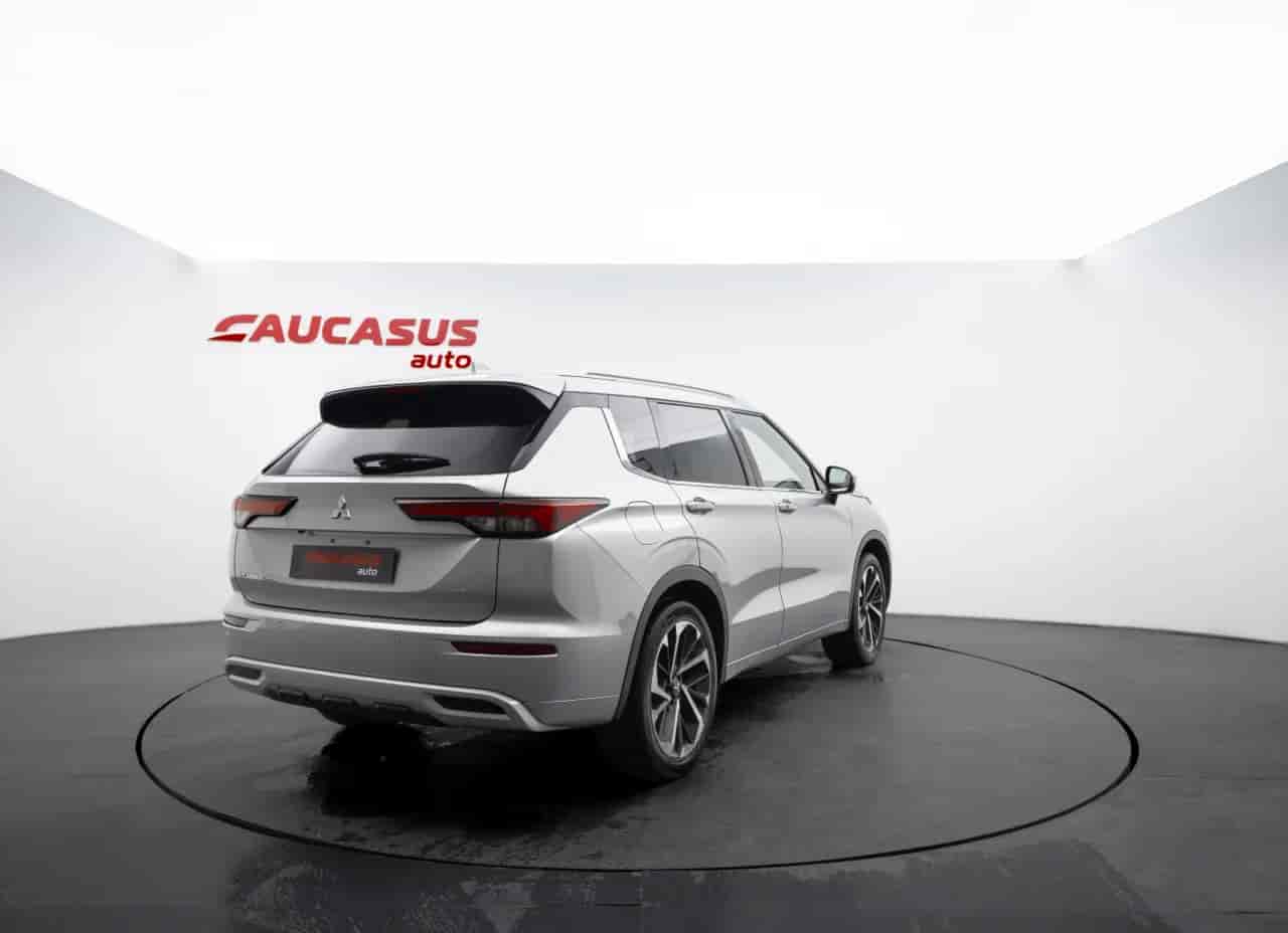 MITSUBISHI Outlander - 4
