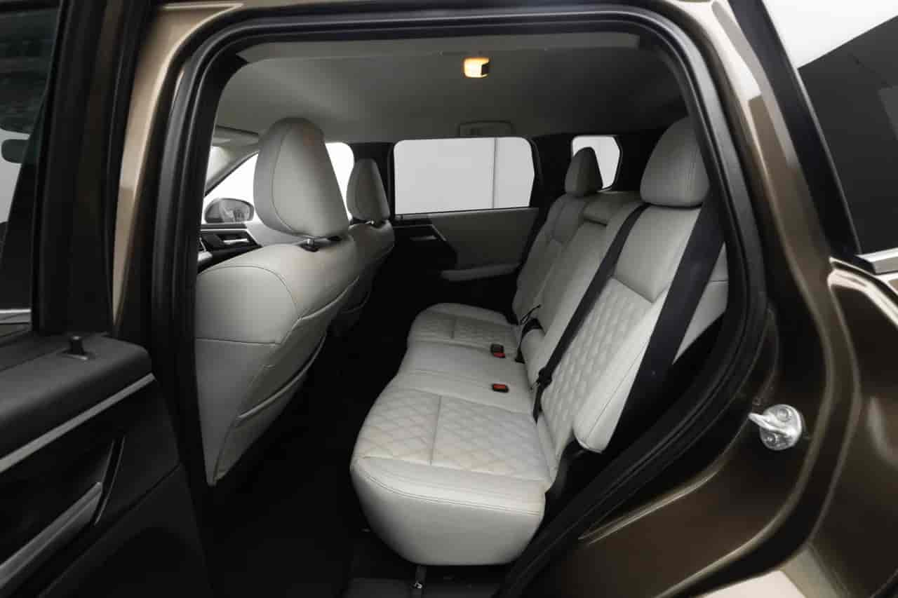 MITSUBISHI Outlander - 8
