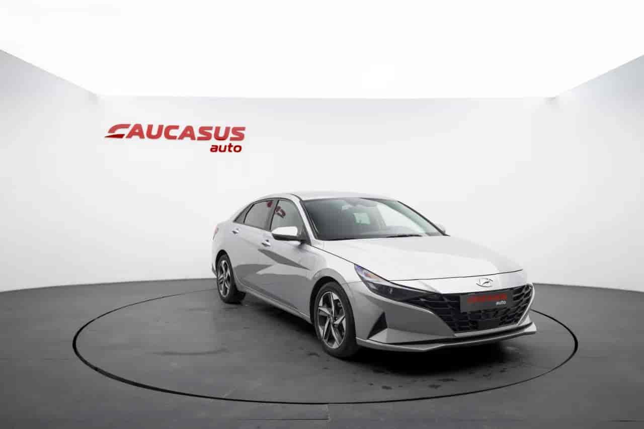 HYUNDAI Elantra - 3