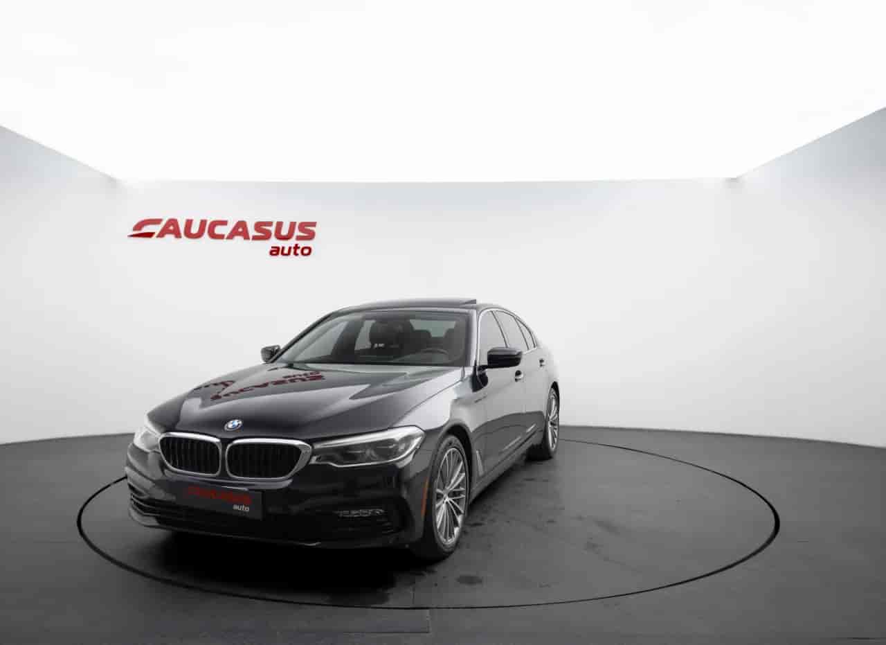 BMW 5-Series - 1