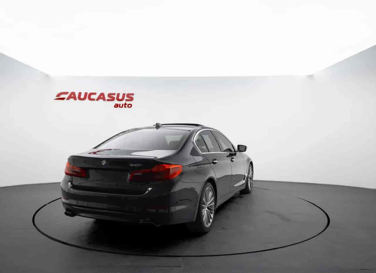 BMW 5-Series - 4