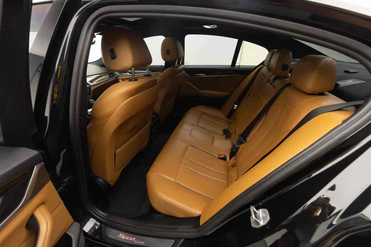 BMW 5-Series - 8