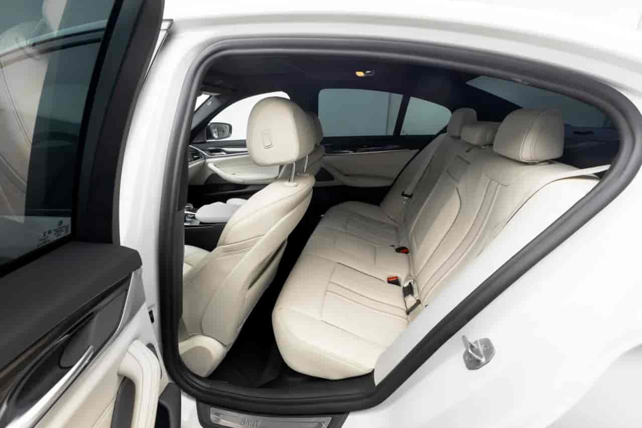 BMW 5-Series - 8
