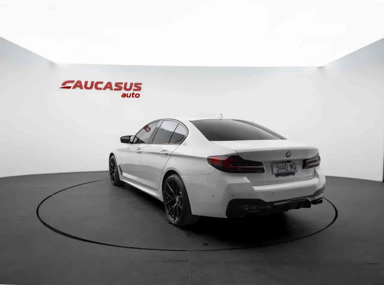 BMW 5-Series - 6