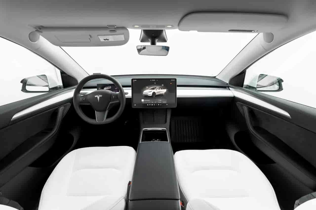 TESLA Model Y - 9