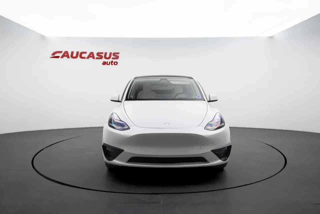 TESLA Model Y - 2