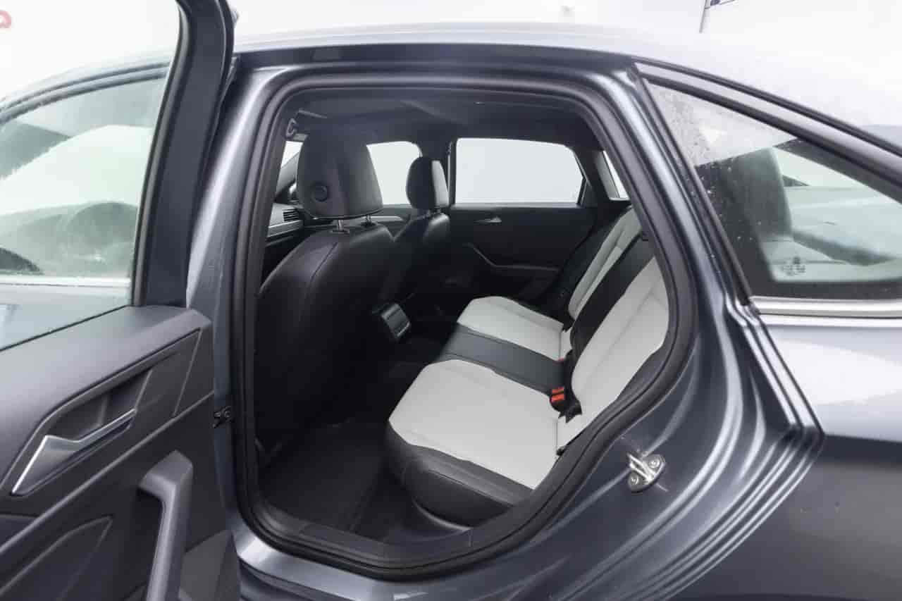 VOLKSWAGEN Jetta - 8