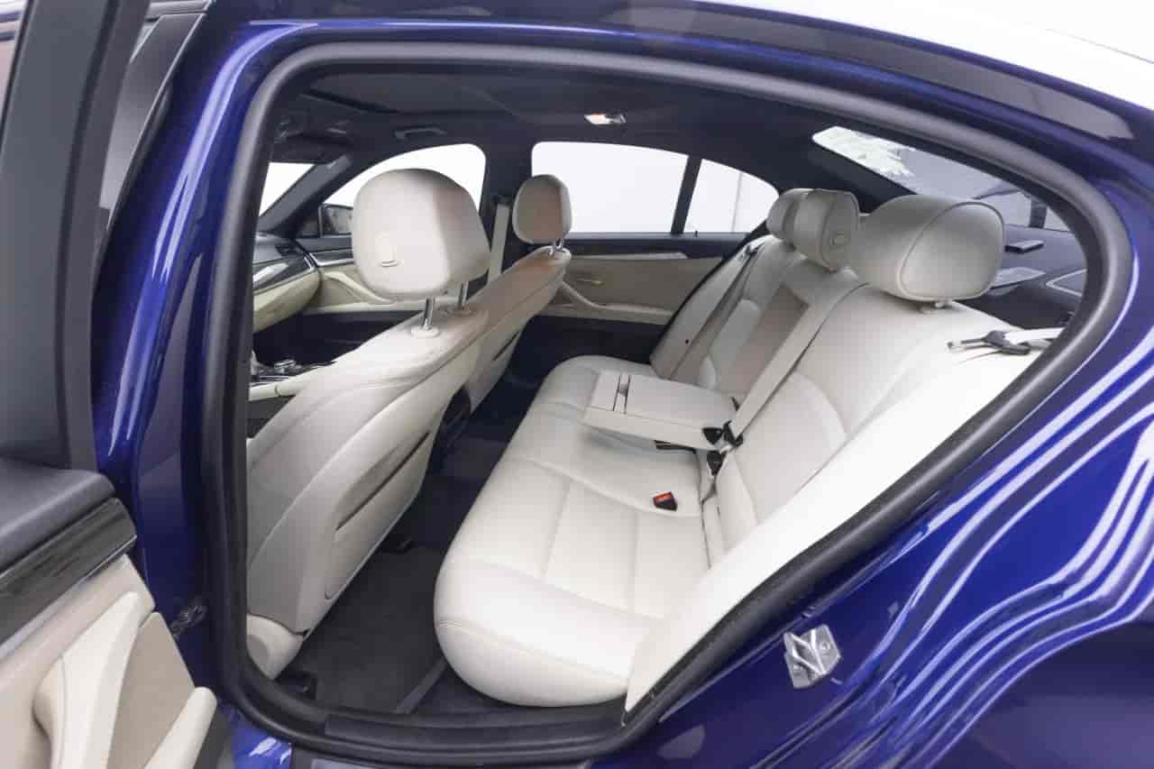 BMW 5-Series - 8