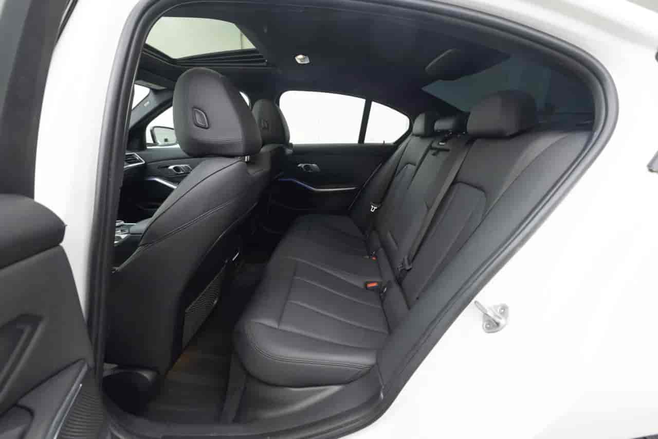 BMW 3-Series - 8