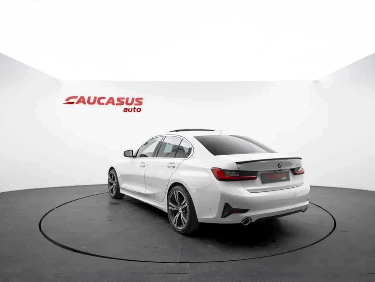 BMW 3-Series - 6