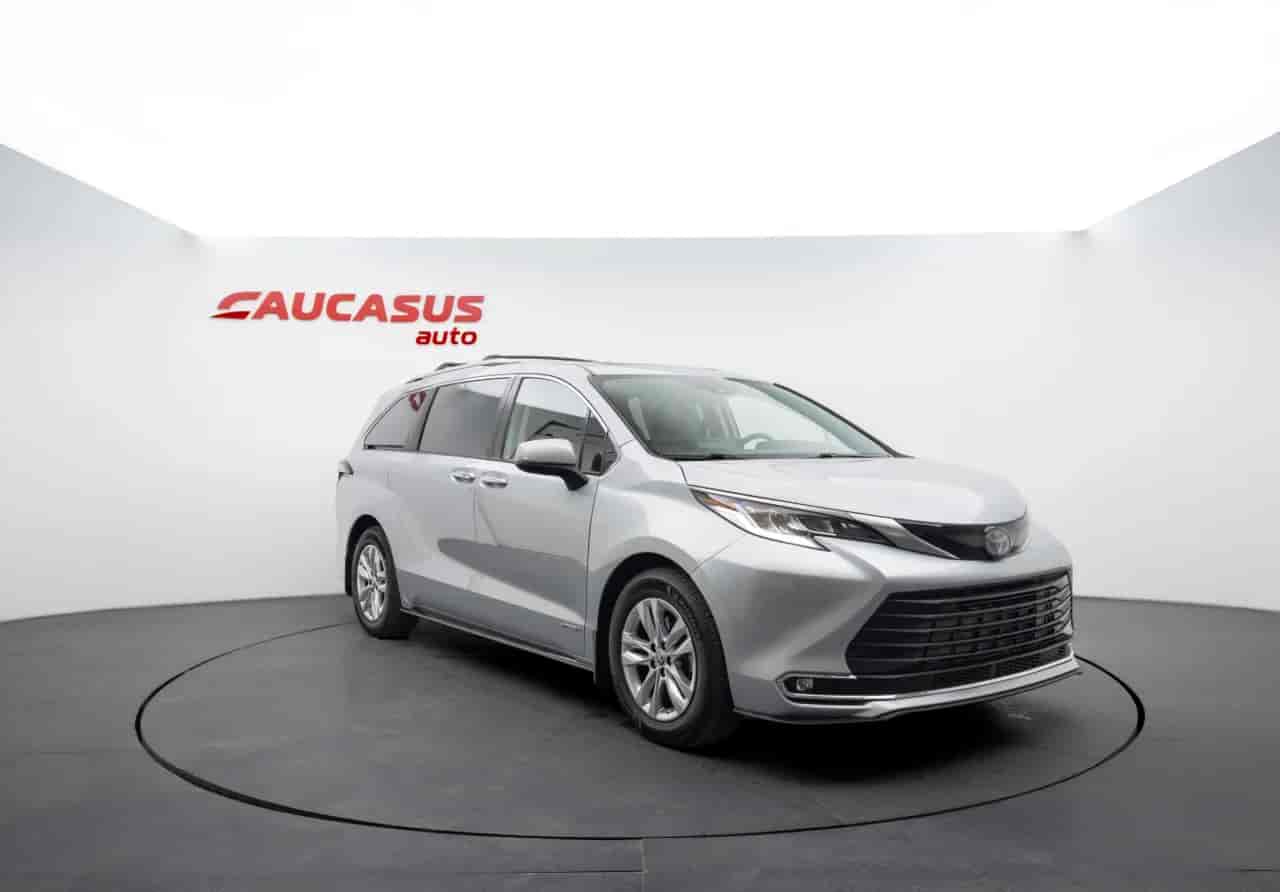 TOYOTA Sienna - 3
