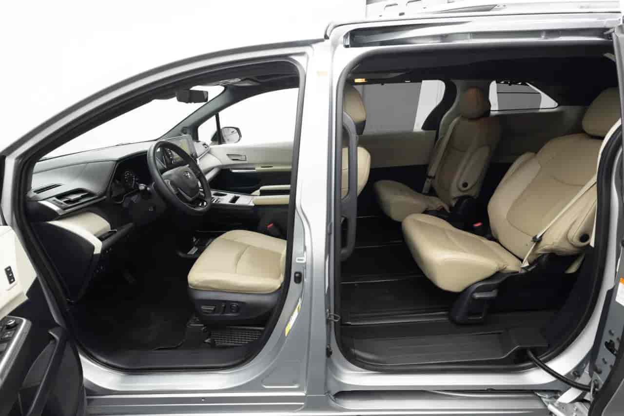 TOYOTA Sienna - 8