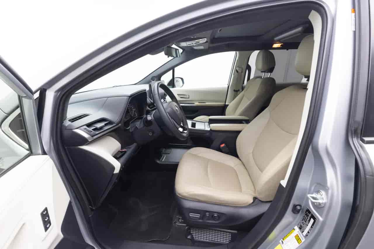 TOYOTA Sienna - 10