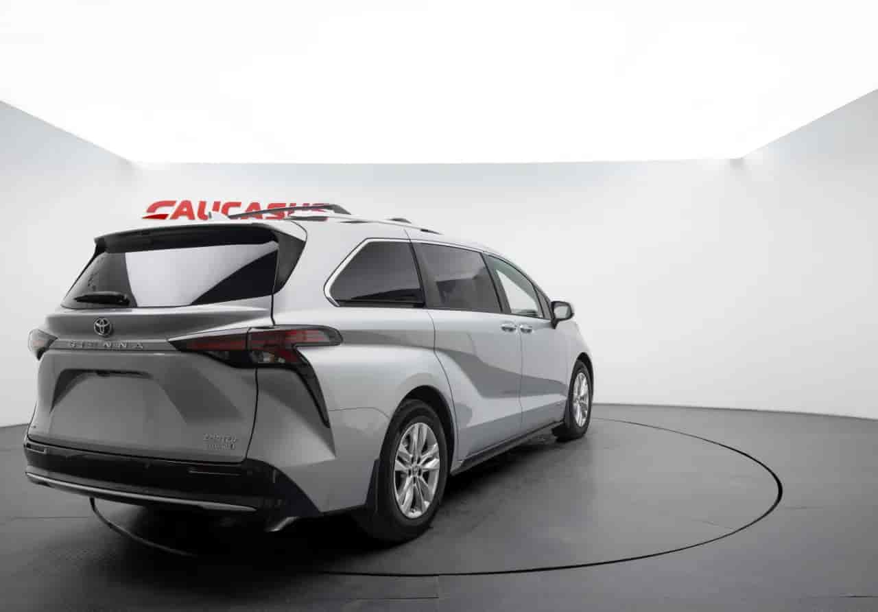 TOYOTA Sienna - 4