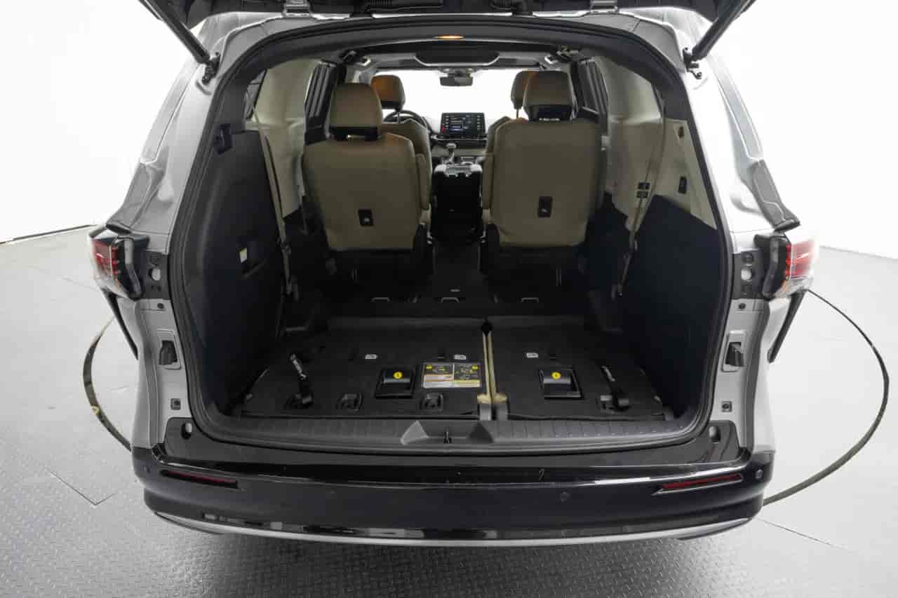 TOYOTA Sienna - 7