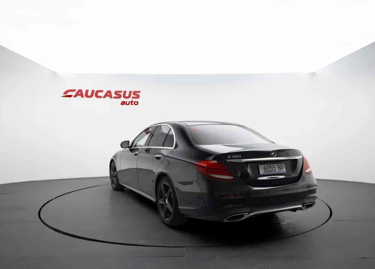 MERCEDES-BENZ E-Class - 7