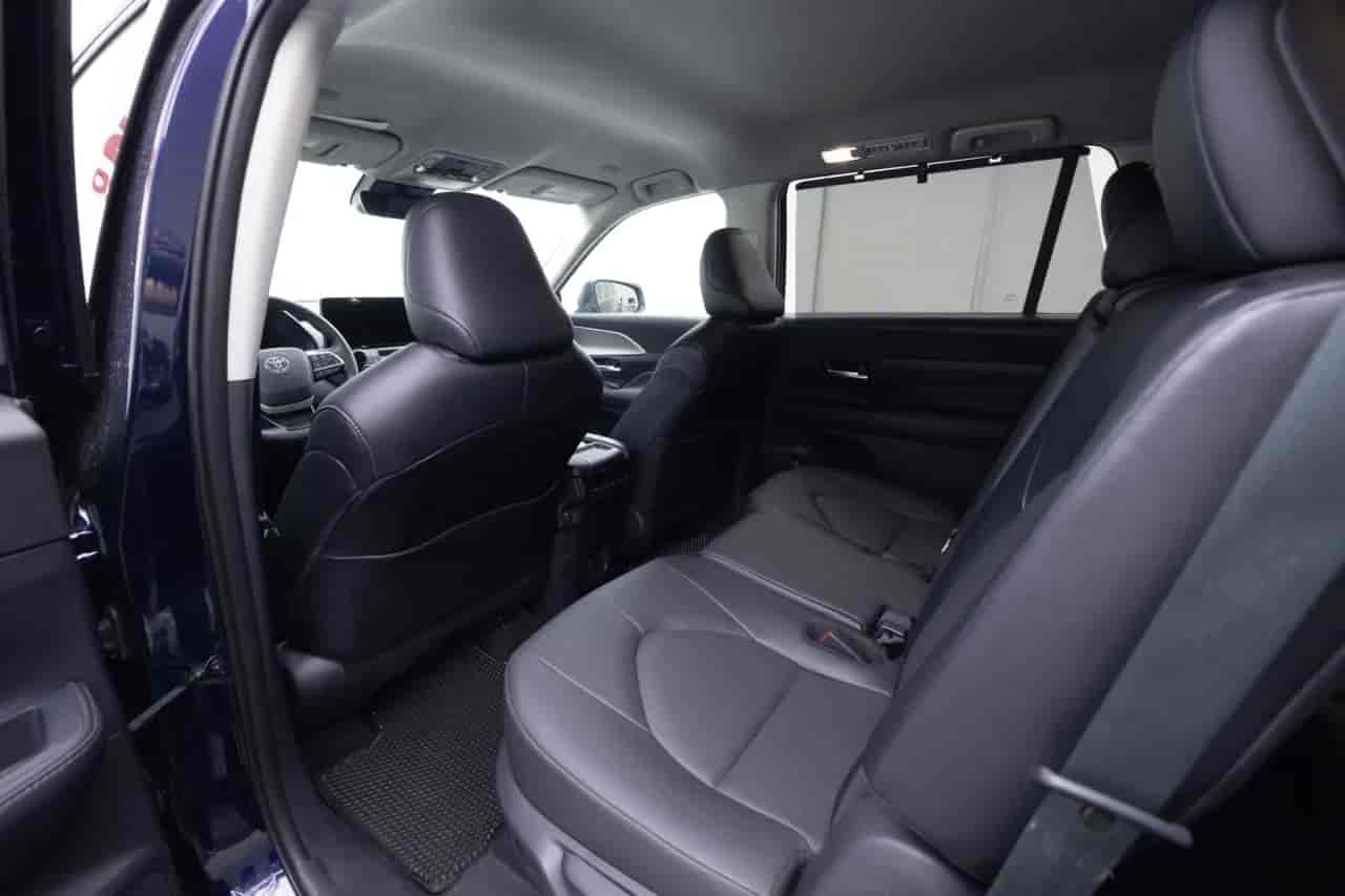 TOYOTA Grand Highlander - 8