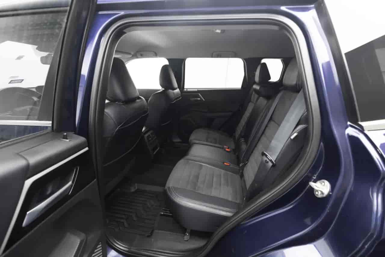 MITSUBISHI Outlander - 8