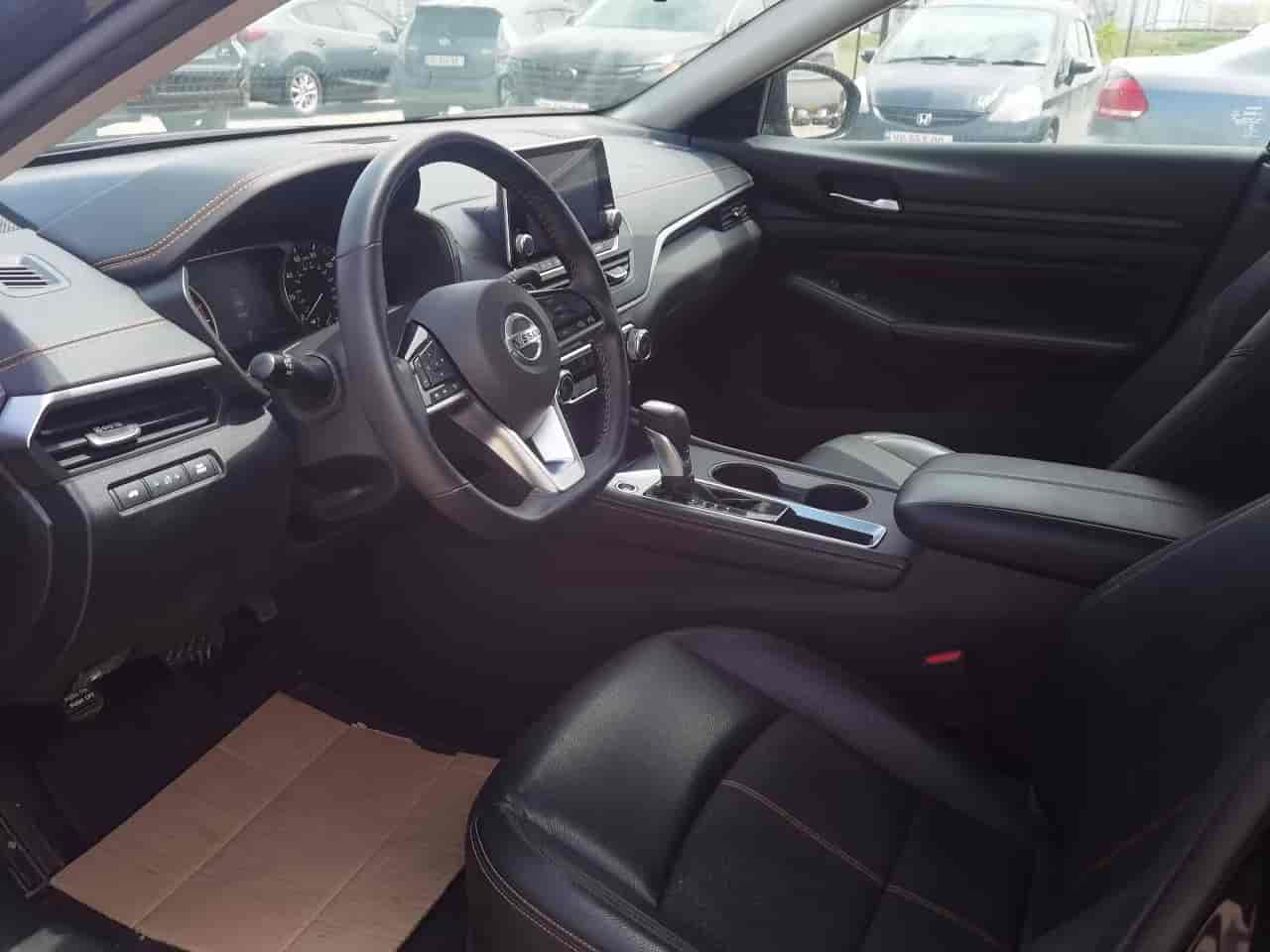 NISSAN Altima - 10