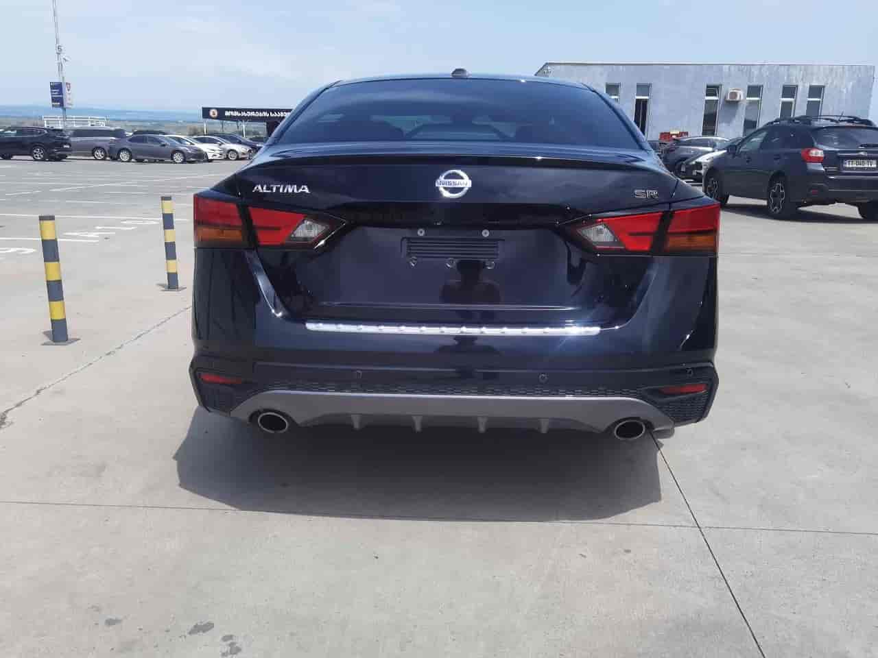 NISSAN Altima - 5