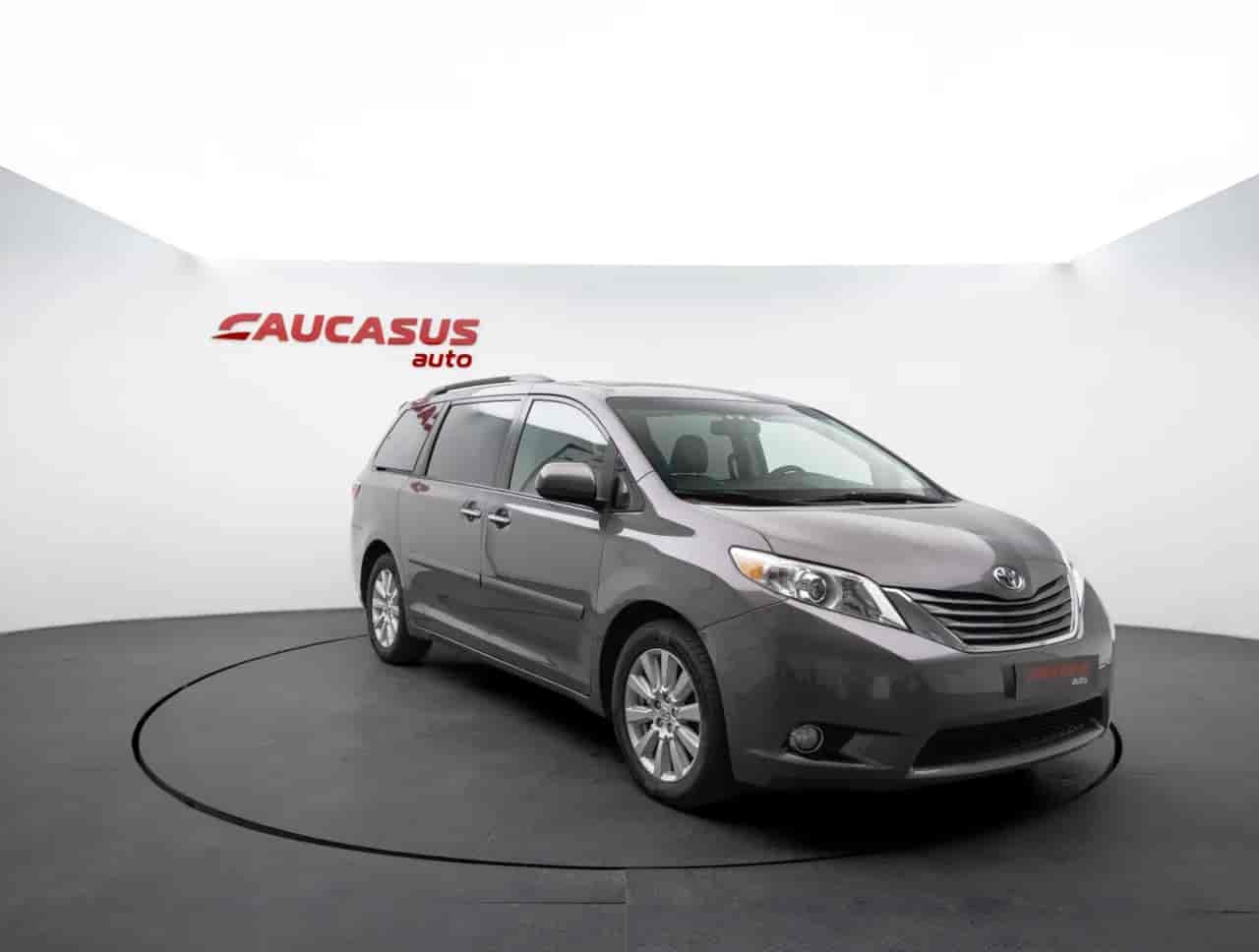 TOYOTA Sienna - 3