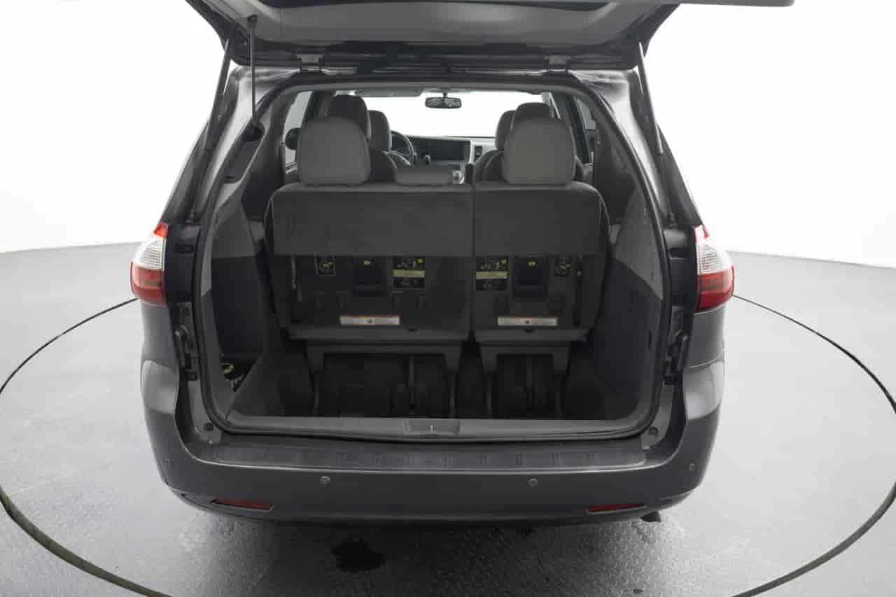 TOYOTA Sienna - 7