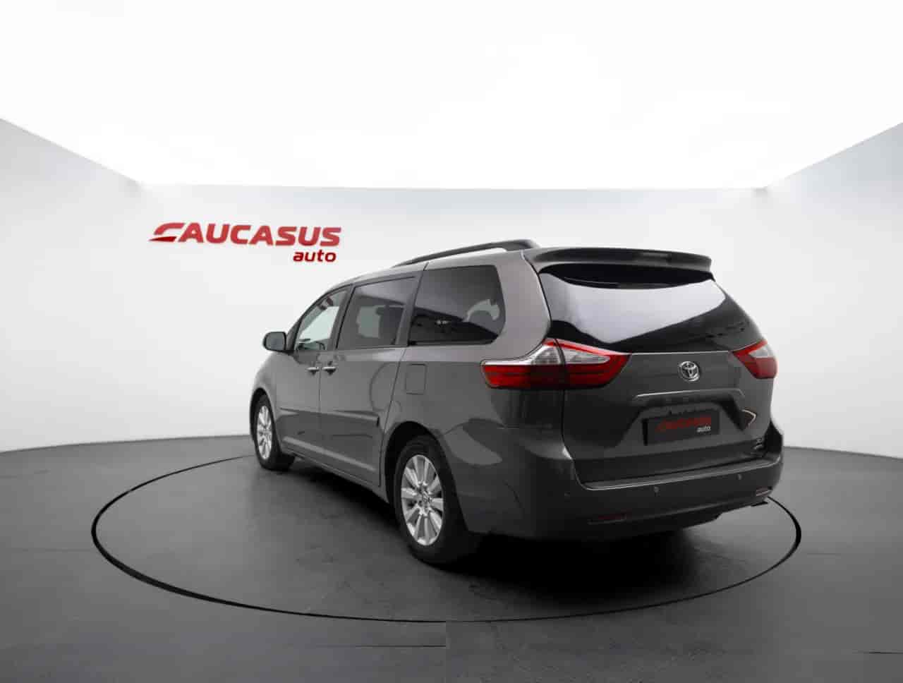TOYOTA Sienna - 6