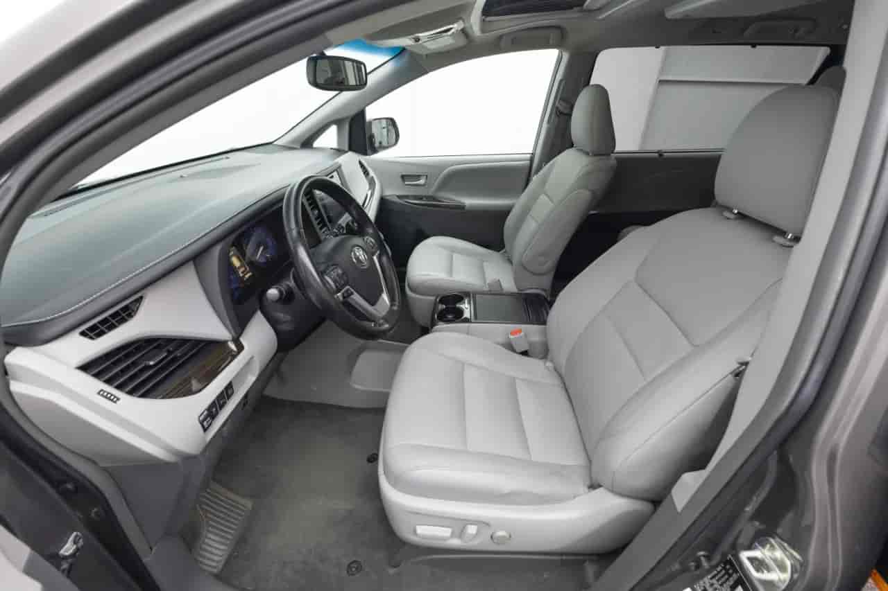TOYOTA Sienna - 10