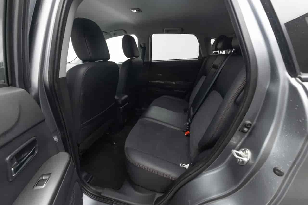 MITSUBISHI Outlander - 8