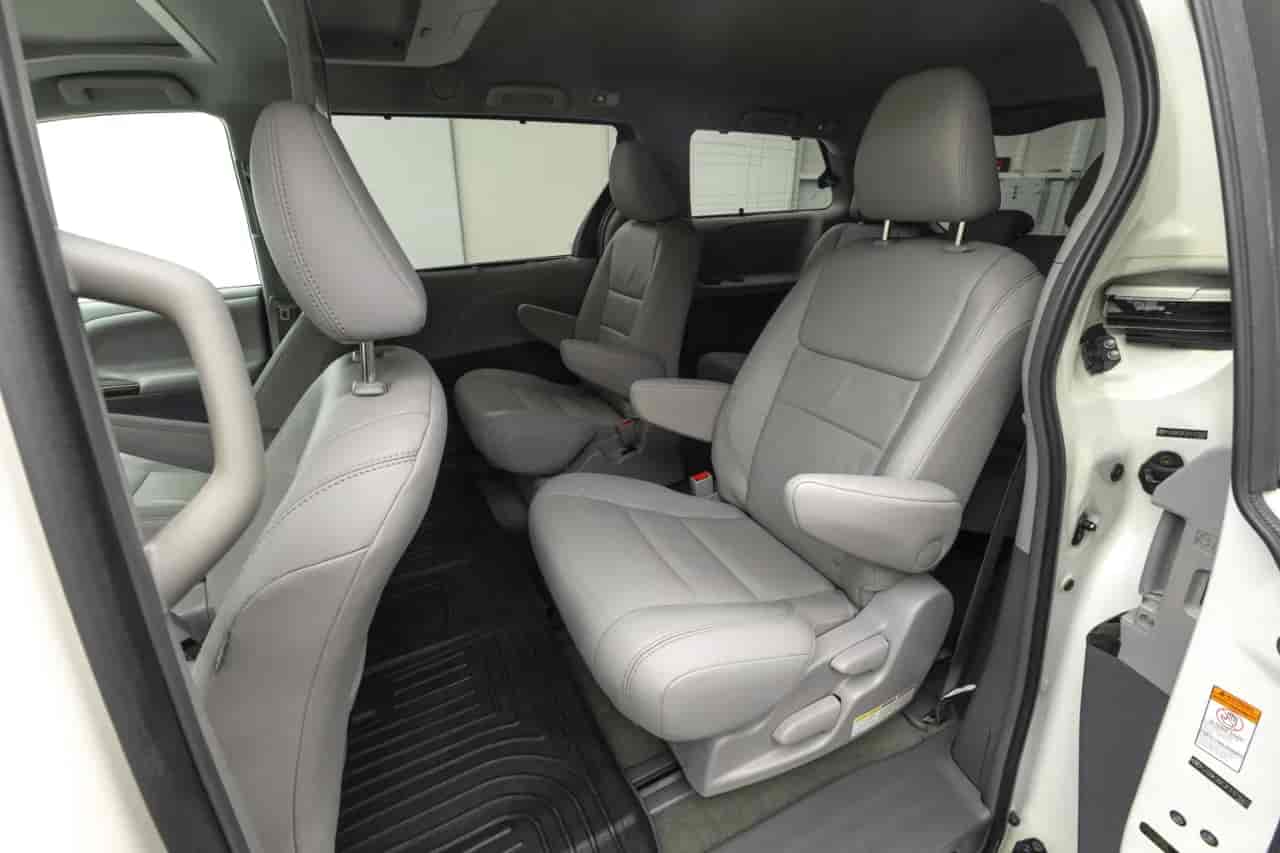 TOYOTA Sienna - 9