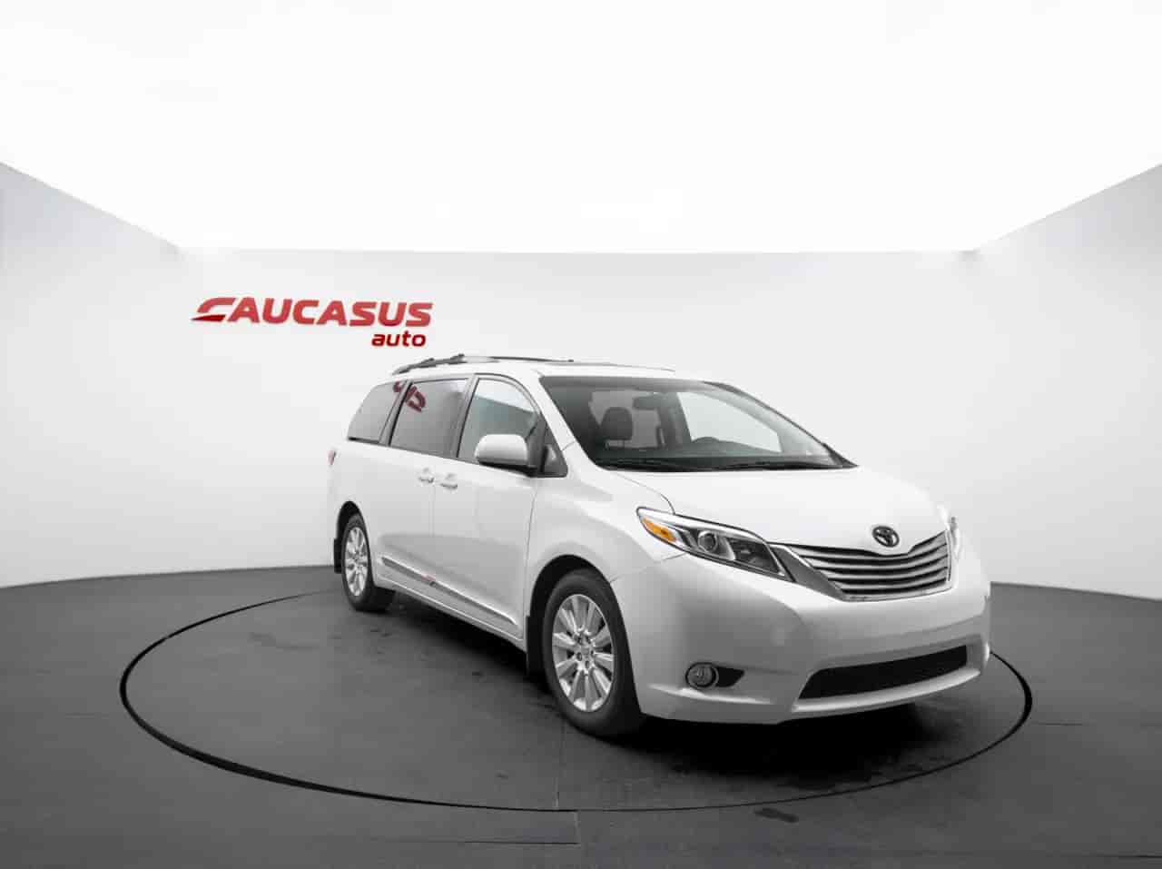 TOYOTA Sienna - 3