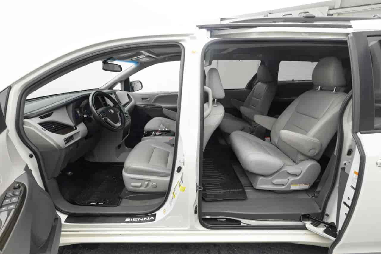 TOYOTA Sienna - 8