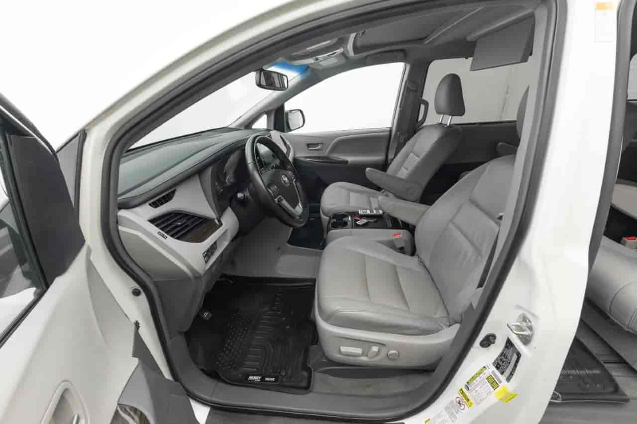 TOYOTA Sienna - 10