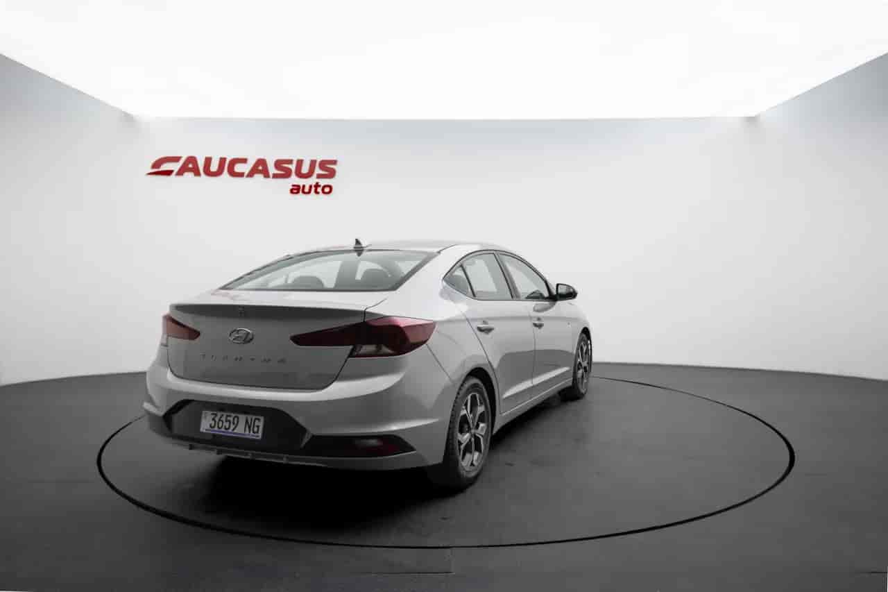 HYUNDAI Elantra - 4