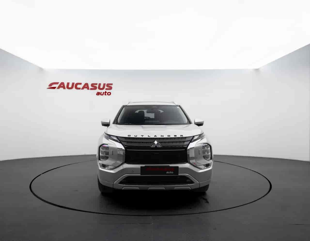 MITSUBISHI Outlander - 2