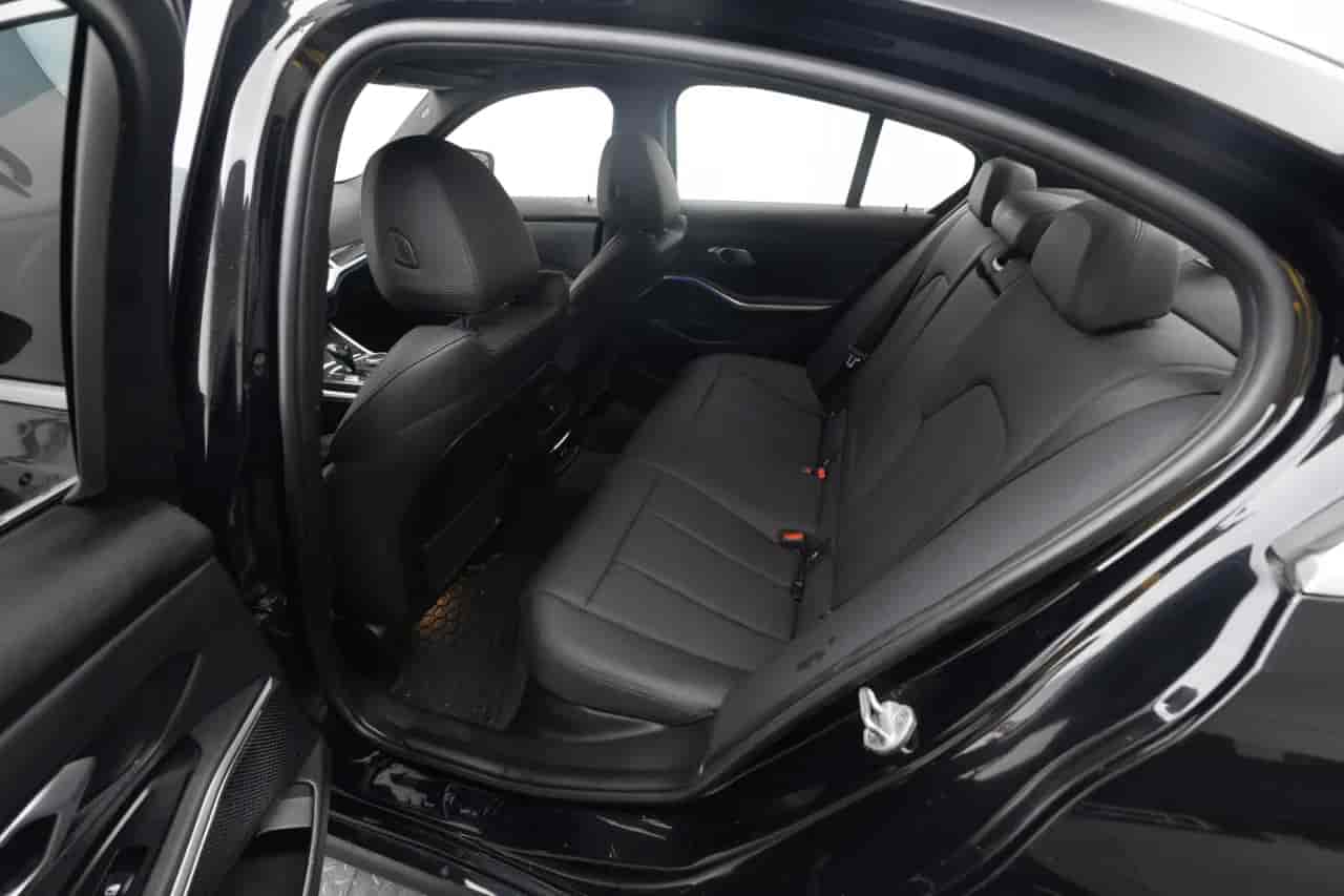 BMW 3-Series - 8
