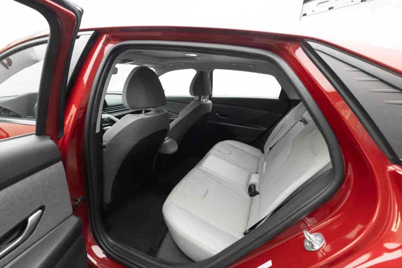 HYUNDAI Elantra - 8