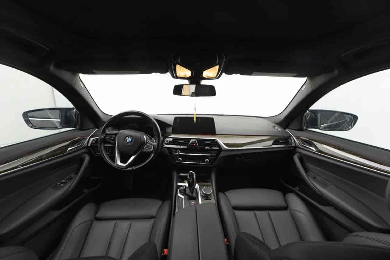 BMW 5-Series - 9