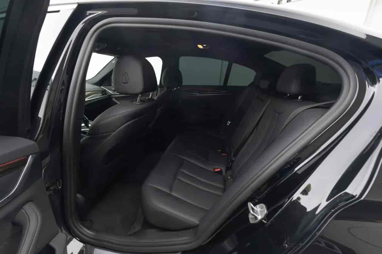 BMW 5-Series - 8