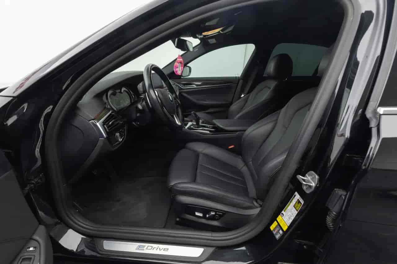BMW 5-Series - 10