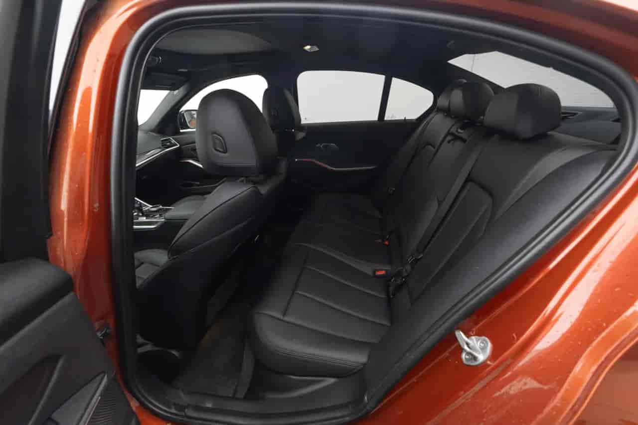 BMW 3-Series - 8