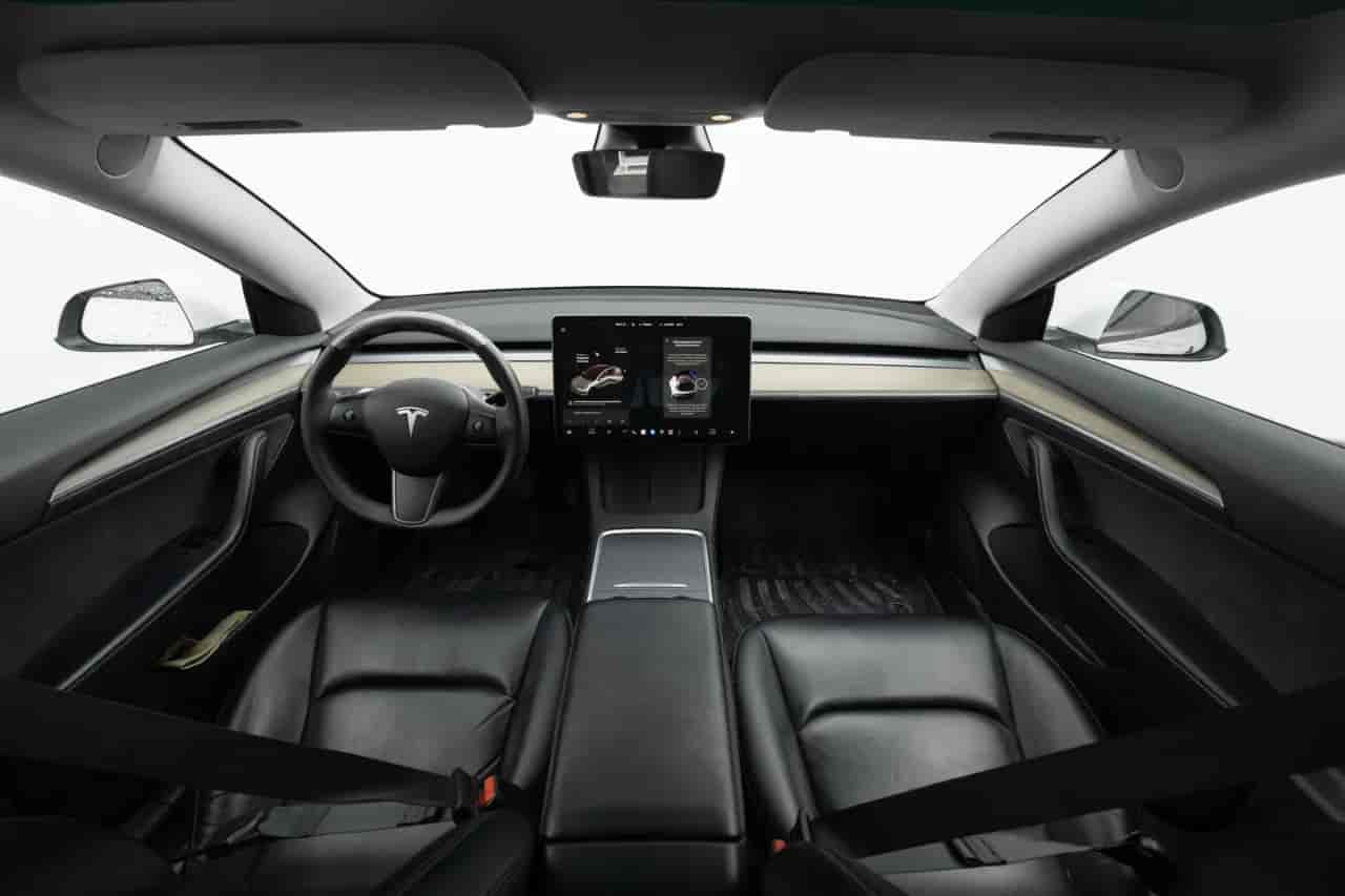 TESLA Model 3 - 9