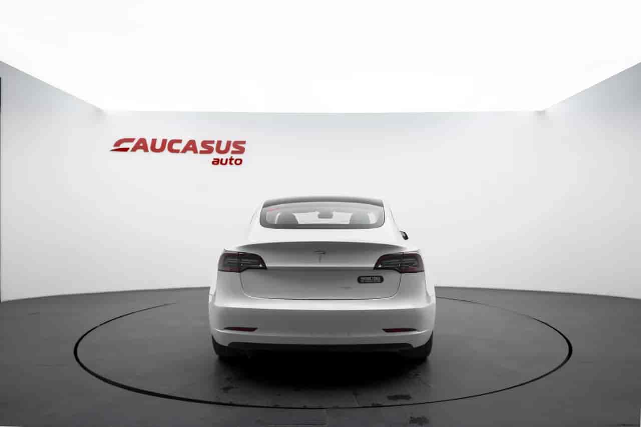 TESLA Model 3 - 5