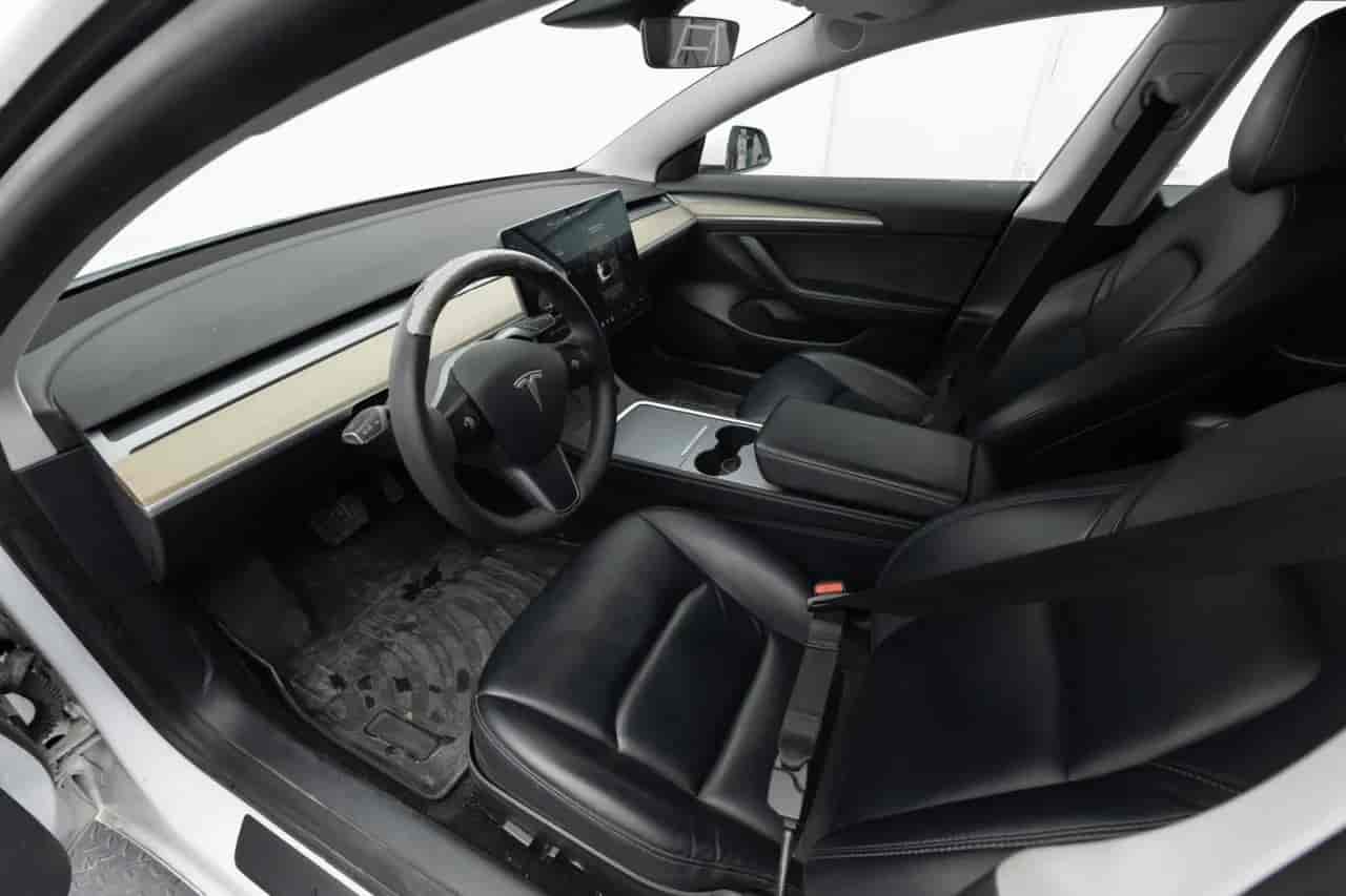 TESLA Model 3 - 10