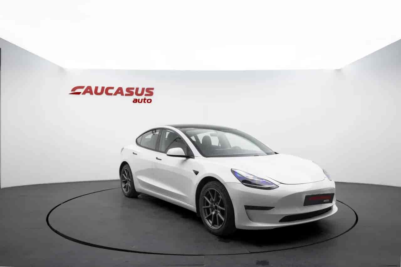 TESLA Model 3 - 3