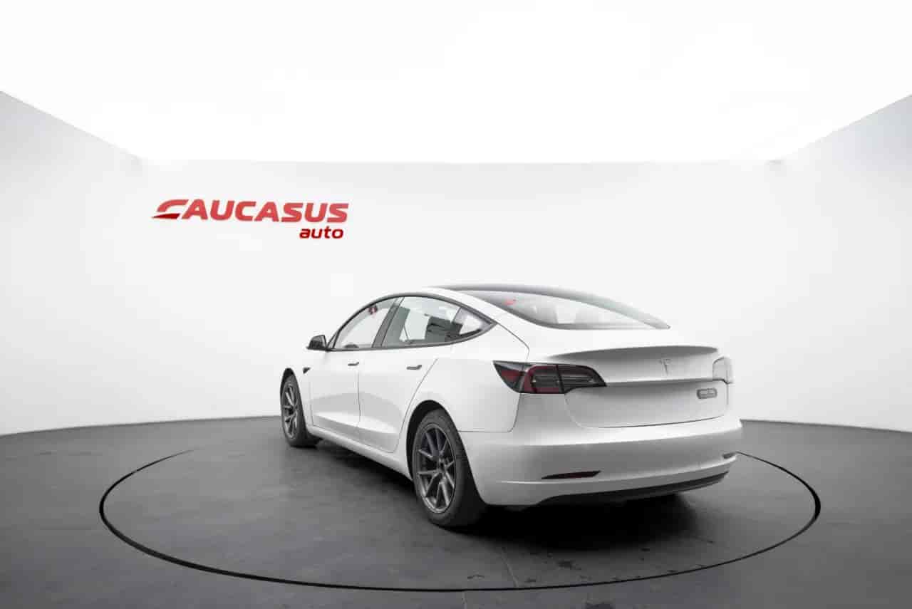 TESLA Model 3 - 6