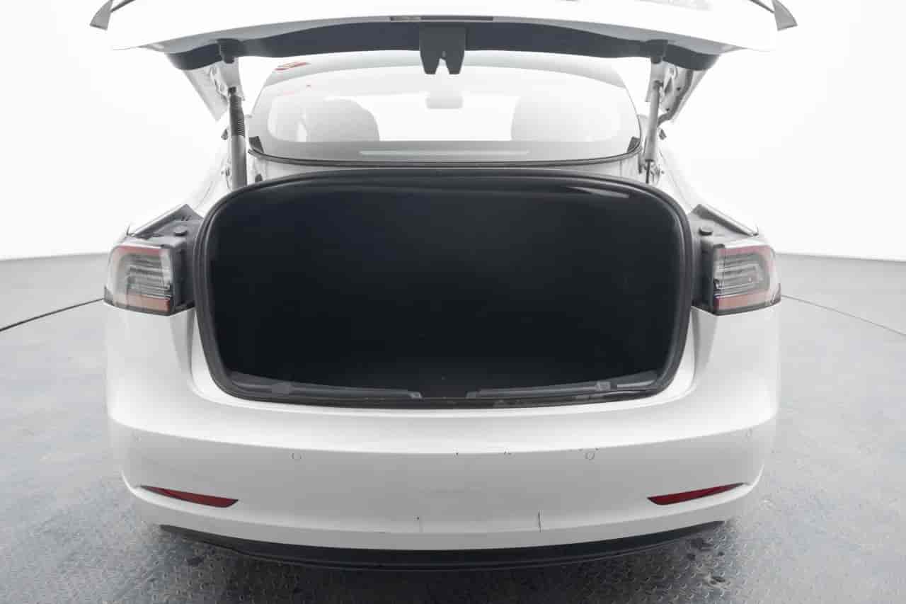 TESLA Model 3 - 7
