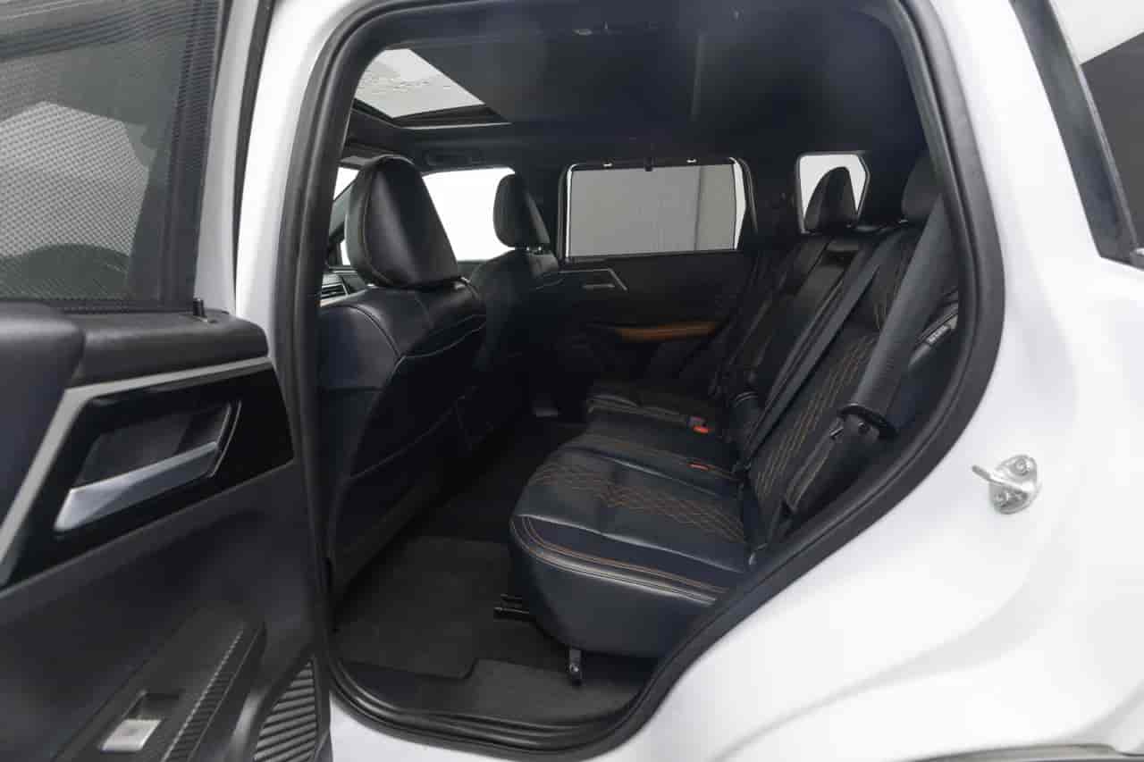 MITSUBISHI Outlander - 8